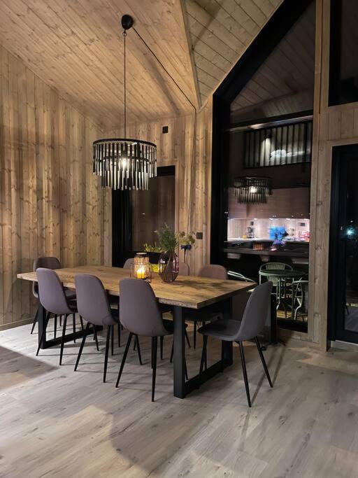 Skaidi Logde- Near Salomon River And Golf Course Apartment Хамерфест Екстериор снимка